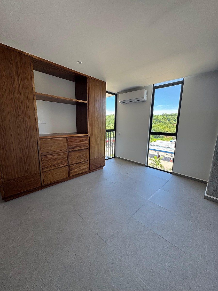 21 of 25: Y CON CLOSTE