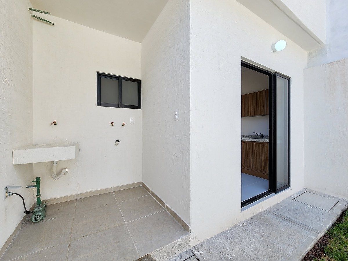 13 of 24: *IMÁGENES ILUSTRATIVAS*