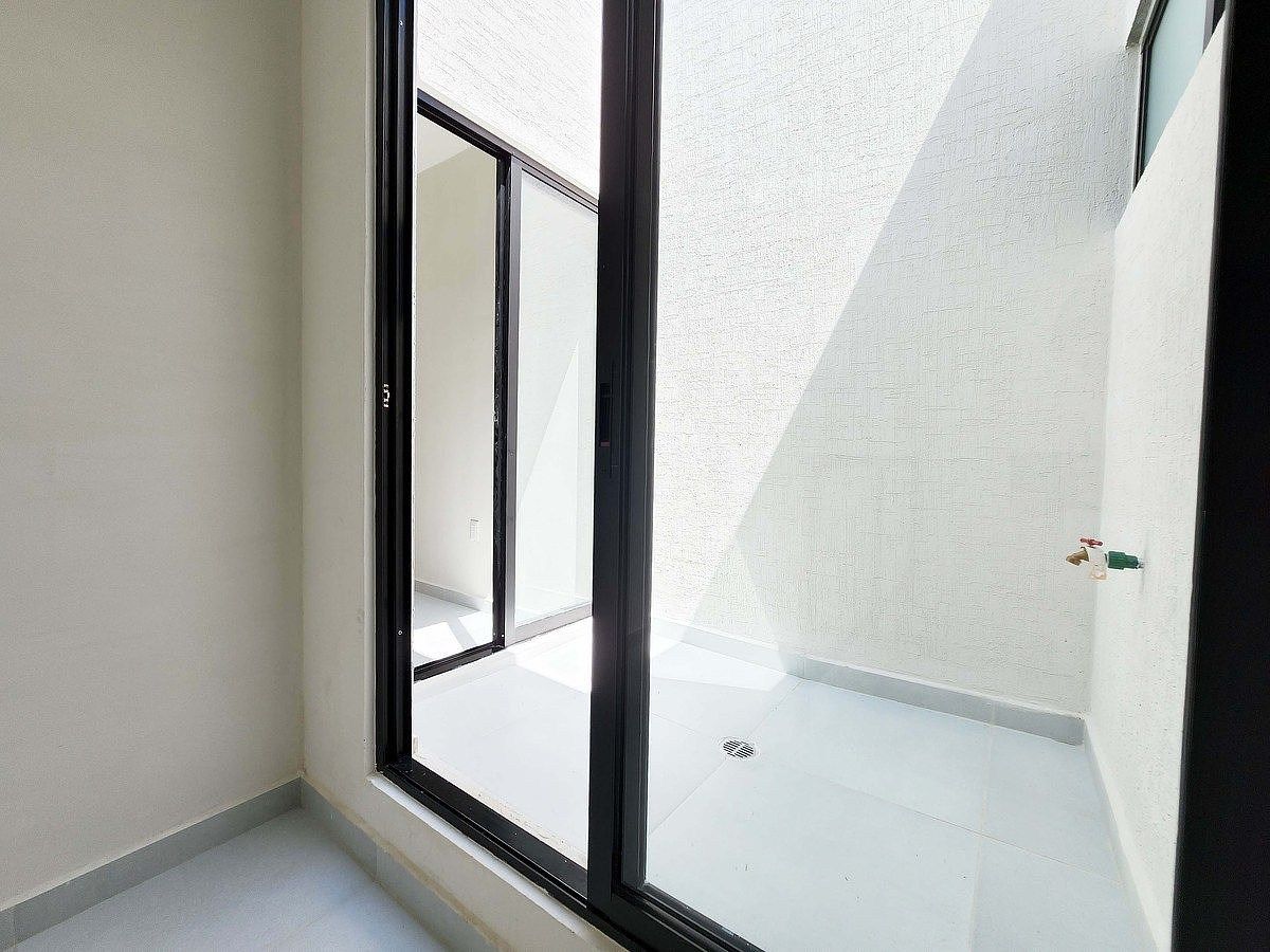 17 of 24: *IMÁGENES ILUSTRATIVAS*