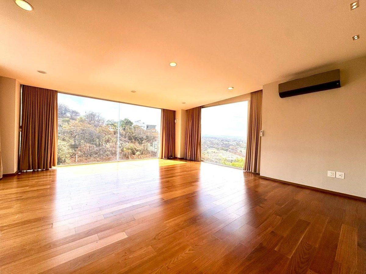 16 de 43: Recámara principal con vista panorámica, cortinas Blackout