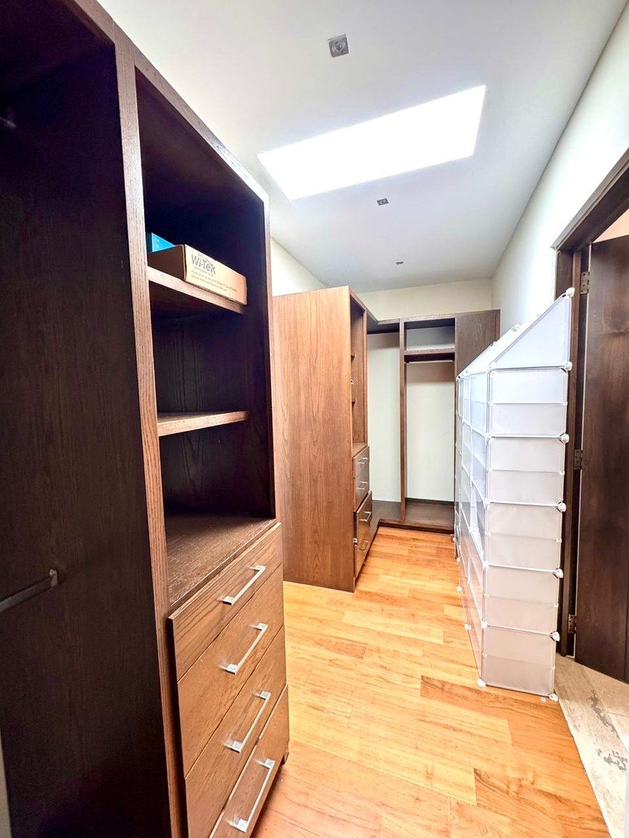 19 de 43: Vestidor. Recámara principal.