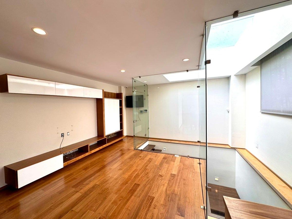 14 de 43: Family Room