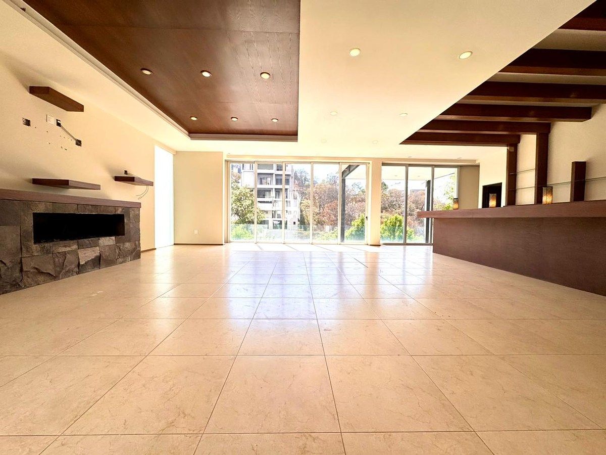 30 de 43: Área de juegos con canceles corredizos para conectar terraza