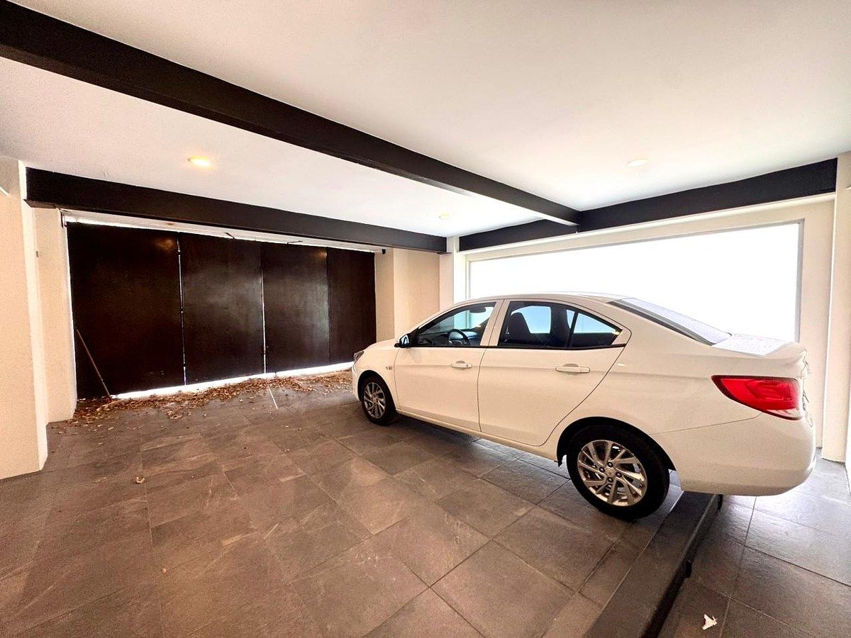 42 de 43: Estacionamiento para dos autos techados