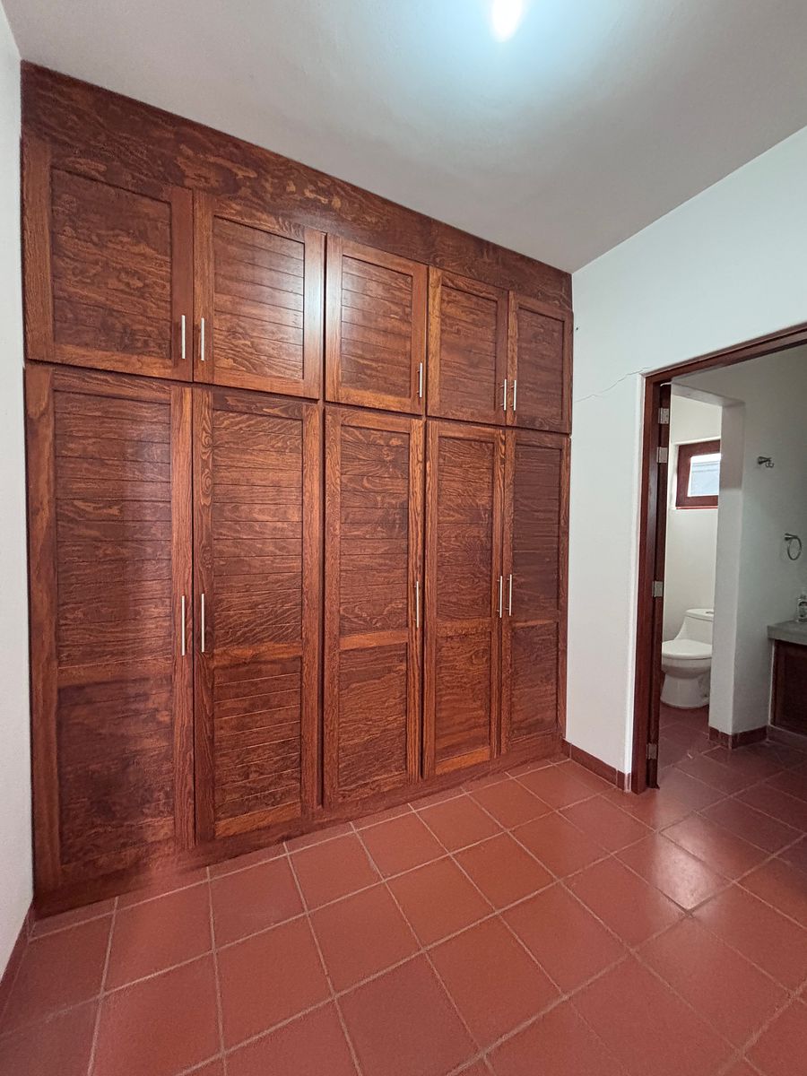 7 de 19: Recámara principal - closet