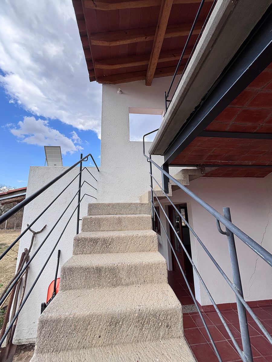 11 de 19: Escaleras a 2a planta