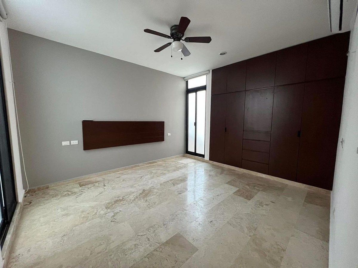 18 of 22: Habitación 2