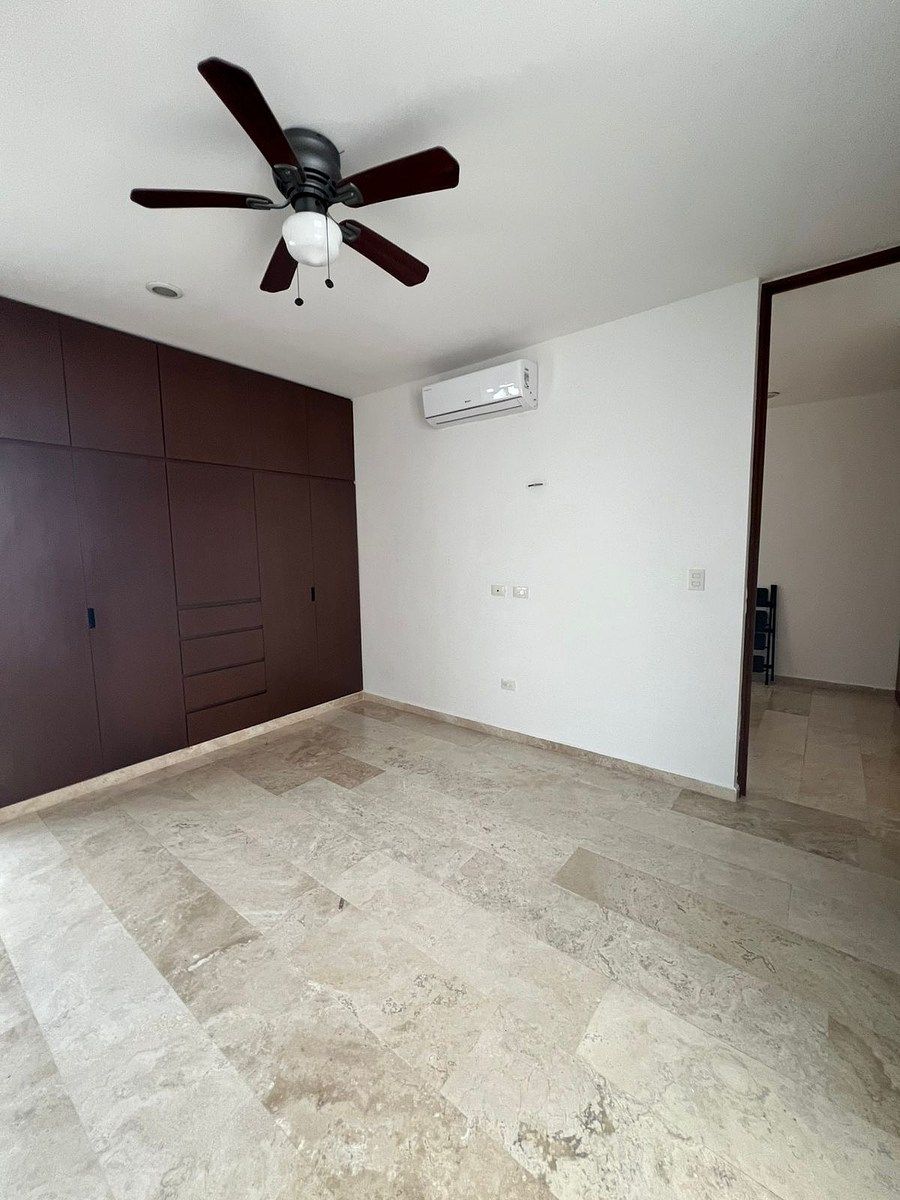 20 of 22: Habitación 2