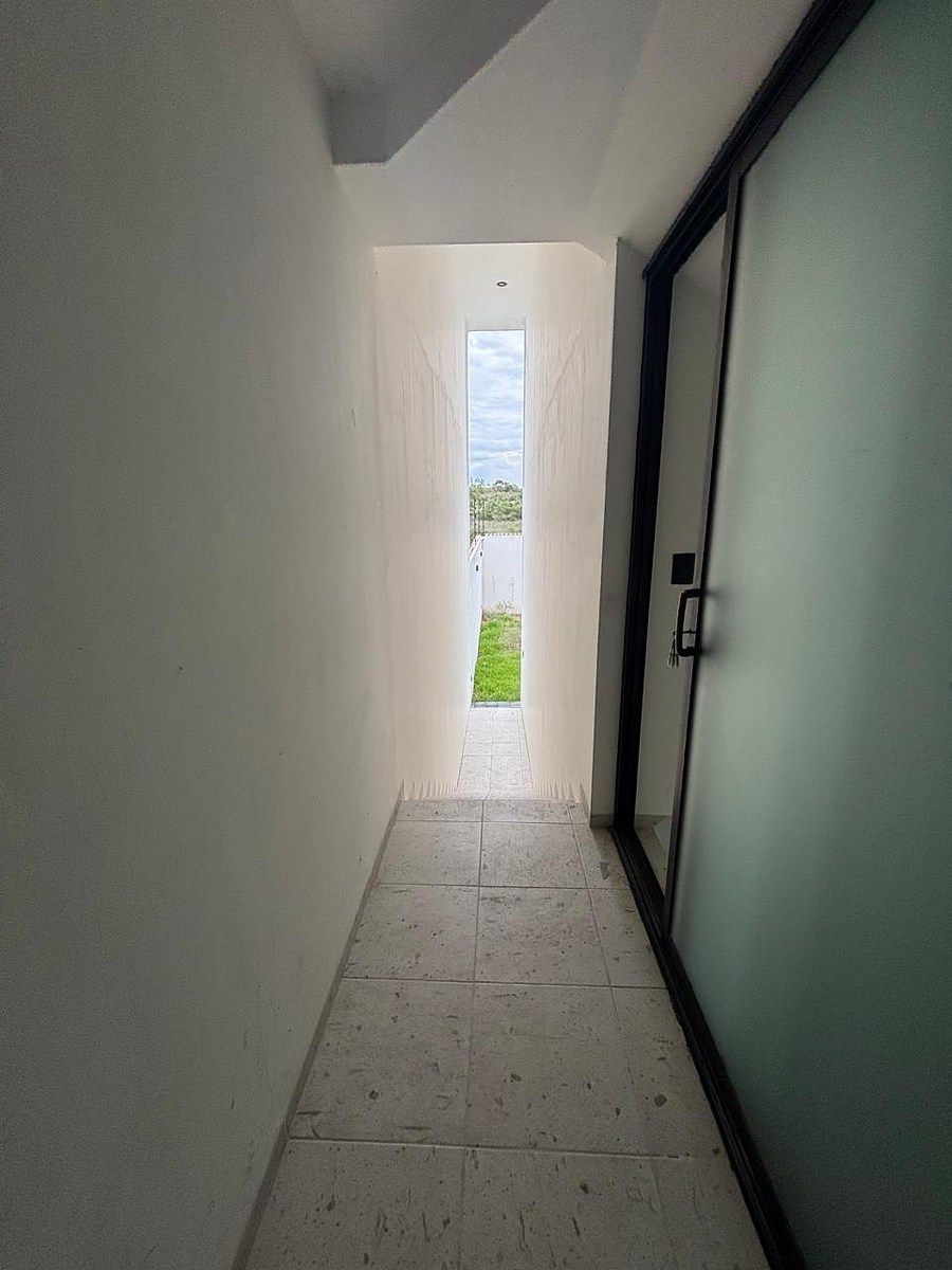 Pasillo entrada principal hacia jardín, photo 19 of 46