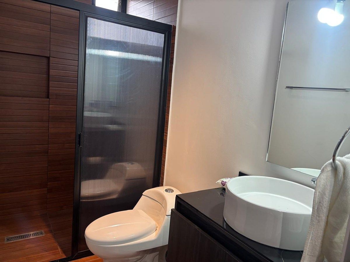 Baño recámara sótano, photo 14 of 46
