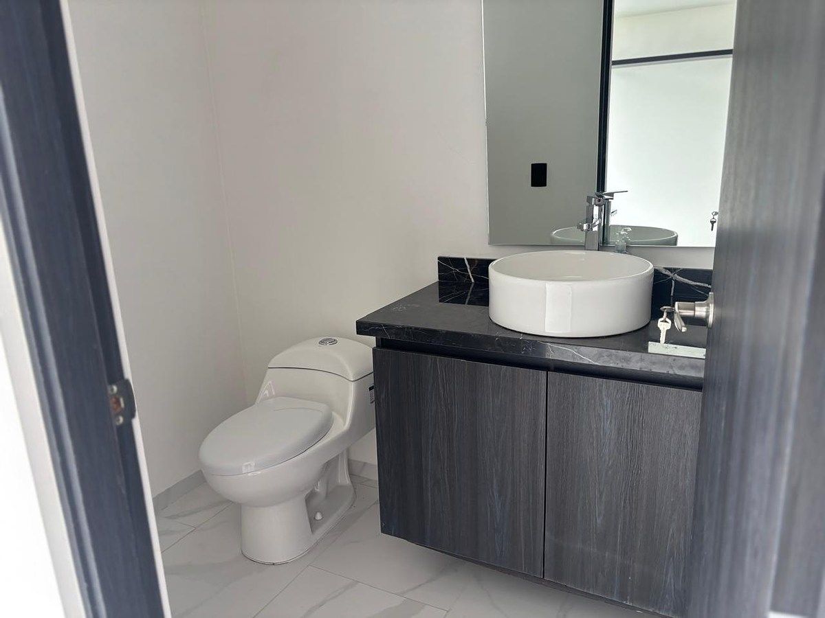 Medio baño sótano, photo 15 of 46