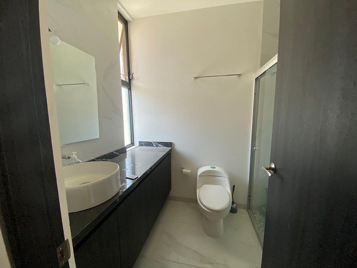 Baño completo planta baja, photo 12 of 46