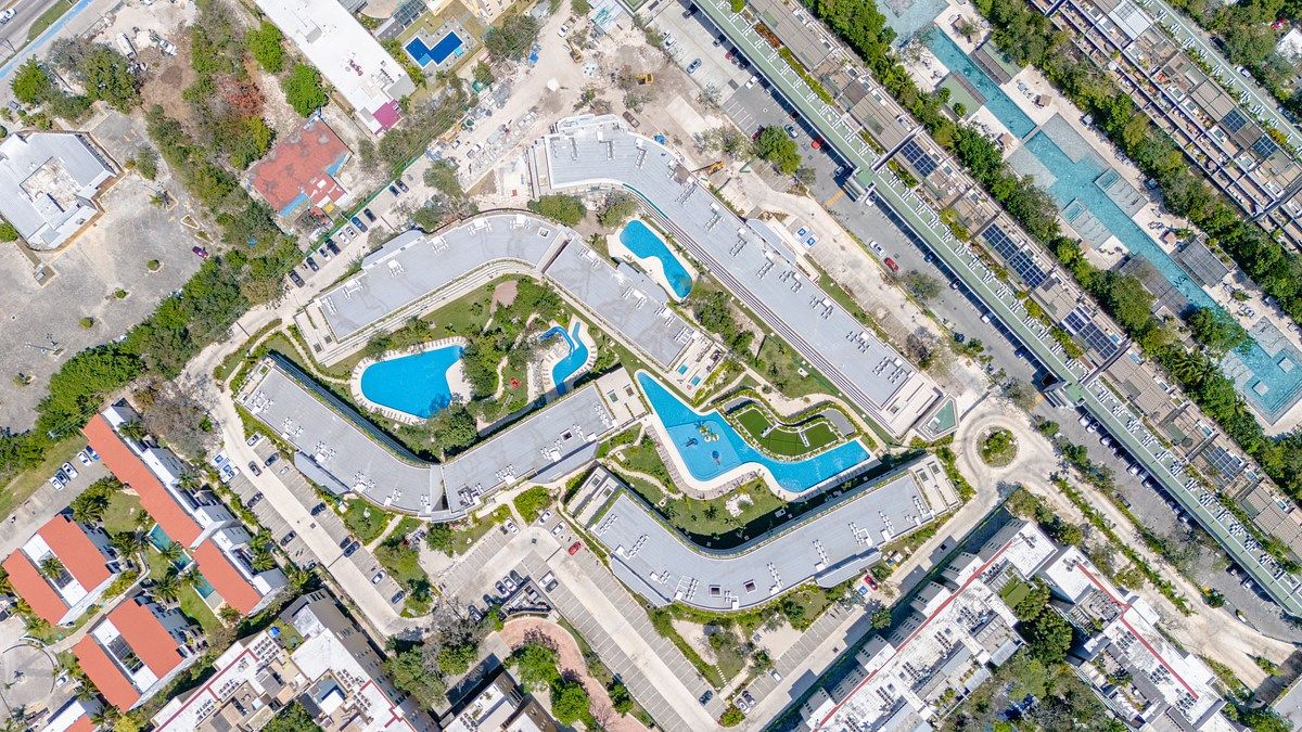 14 of 19: The Leaf Playacar