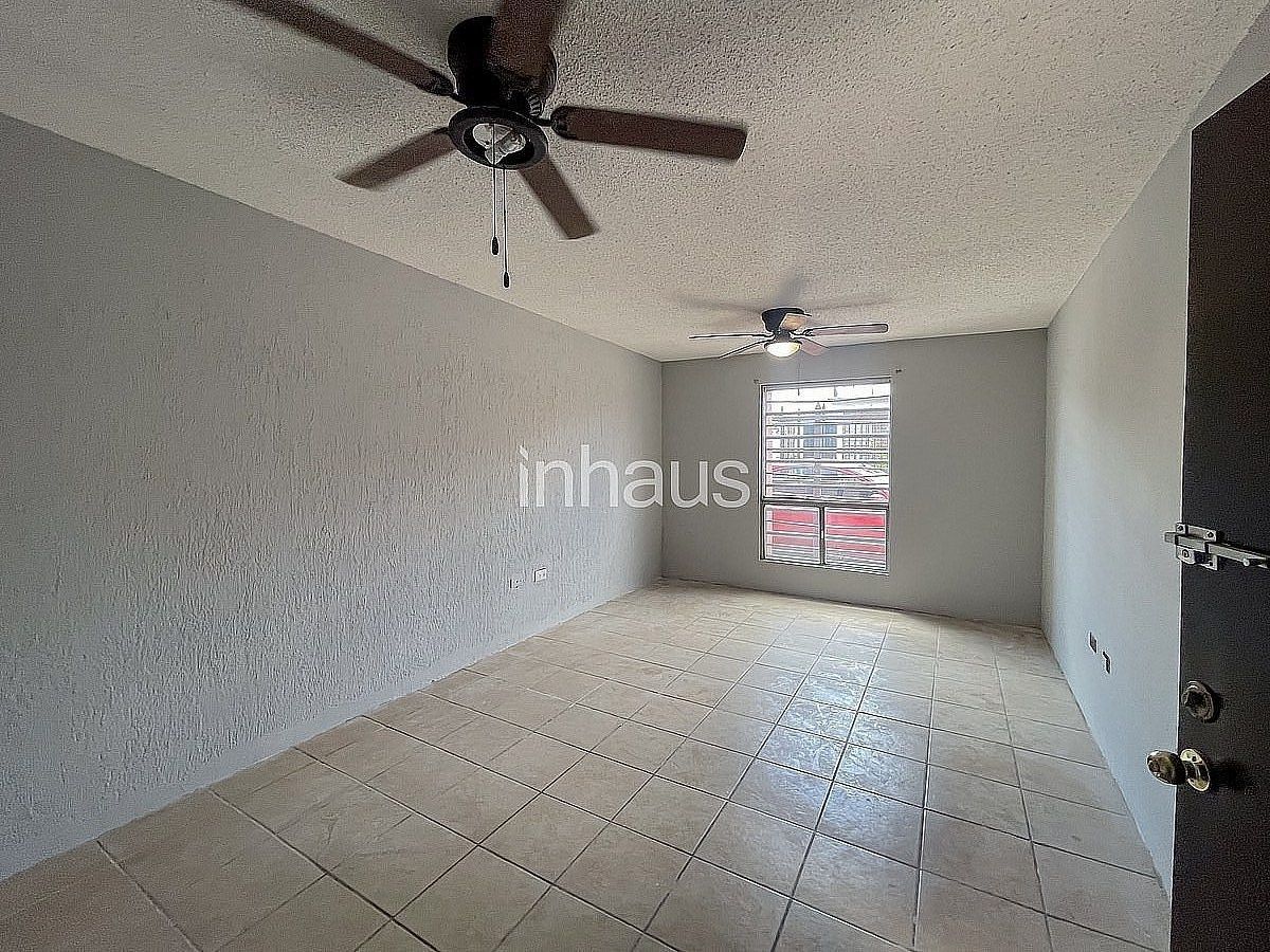 3 of 17: Sala y comedor