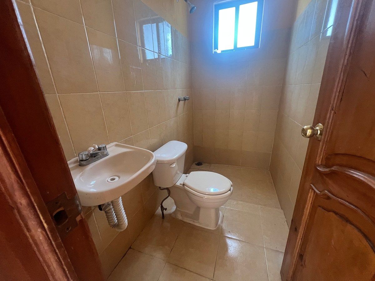 14 de 38: Baño habitación servicio