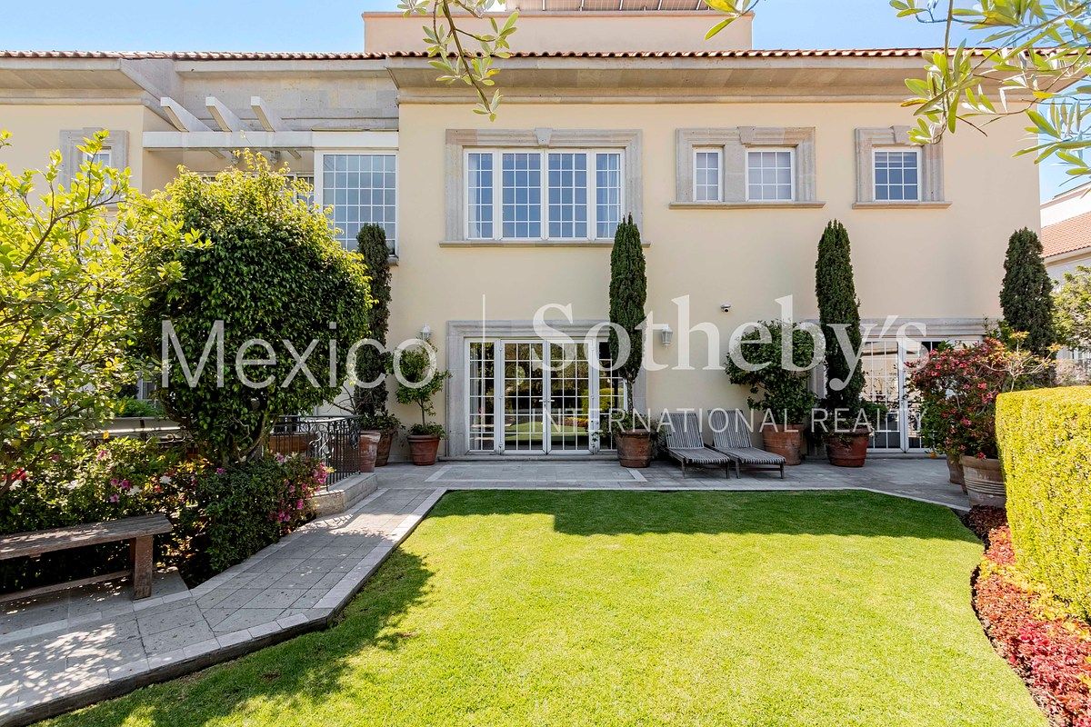 Casa en Venta en Privada Bosques de las Lomas, Villa Primaveras - foto 1