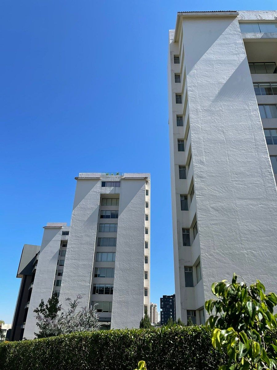 3 de 11: Fachadas Res. Del Bosque II