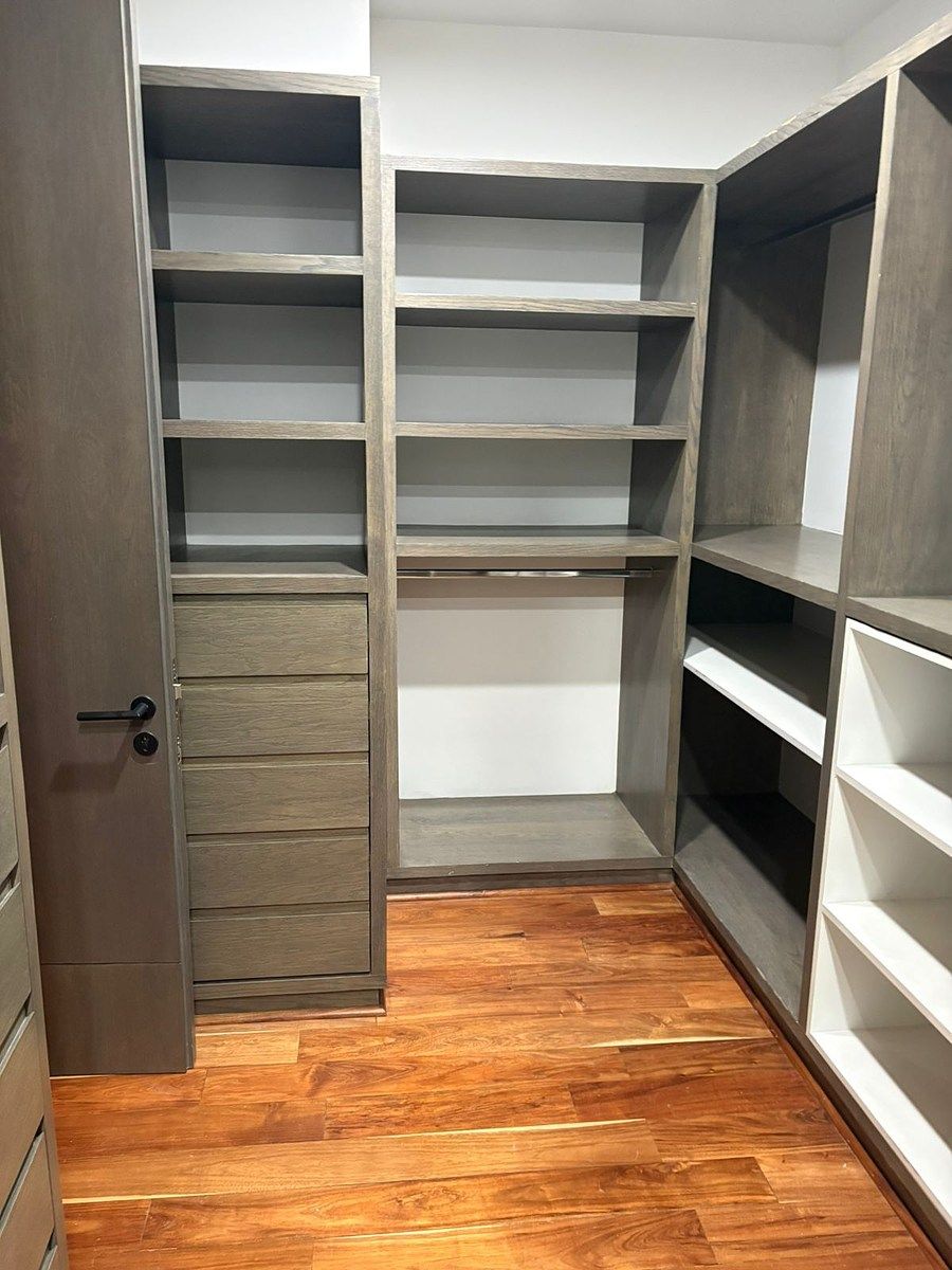 3 of 37: VESTIDOR RECAMARA PRINCIPAL