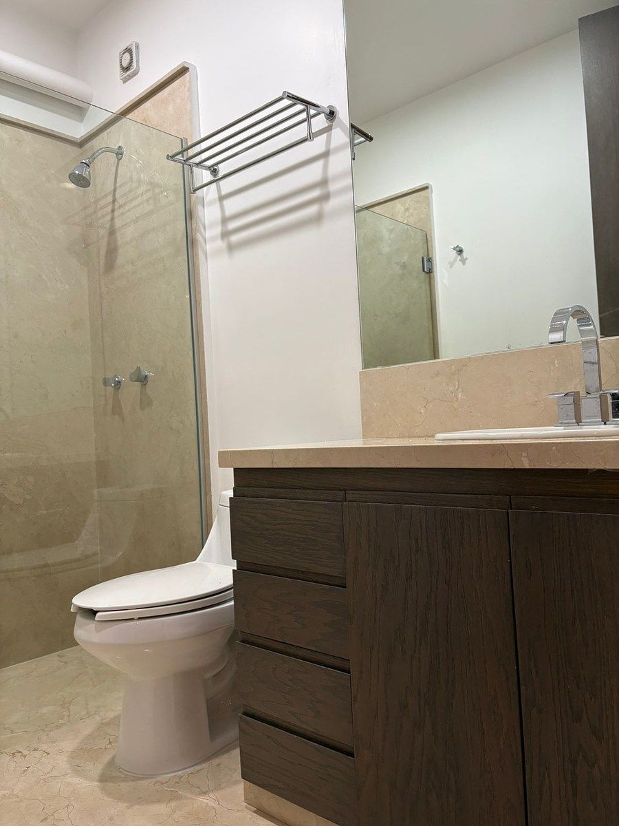 7 of 37: BAÑO RECAMARA 2