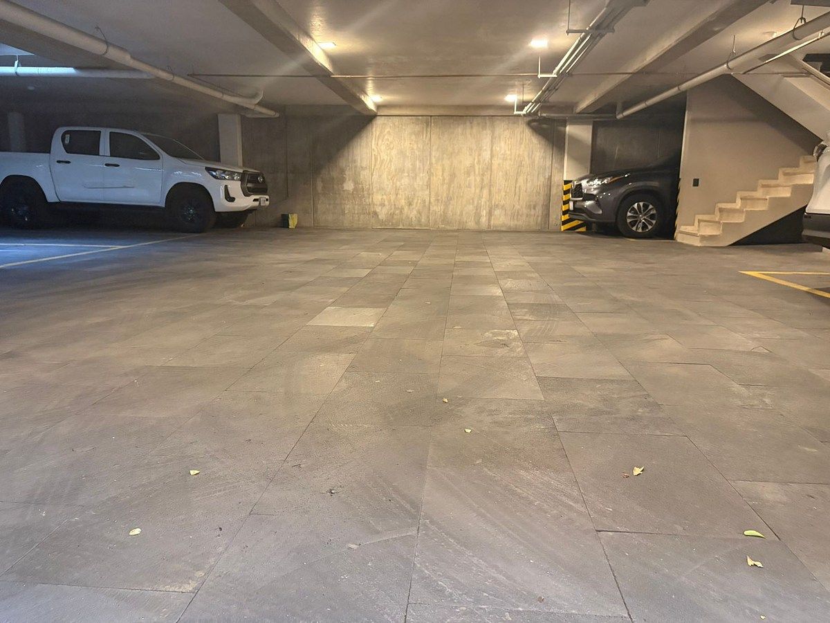 35 of 37: ESTACIONAMIENTO