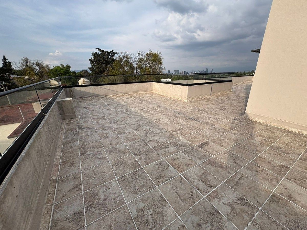 25 of 37: ROOF GARDEN