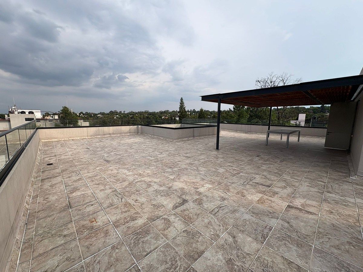 30 of 37: ROOF GARDEN