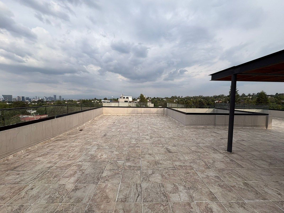 32 of 37: ROOF GARDEN