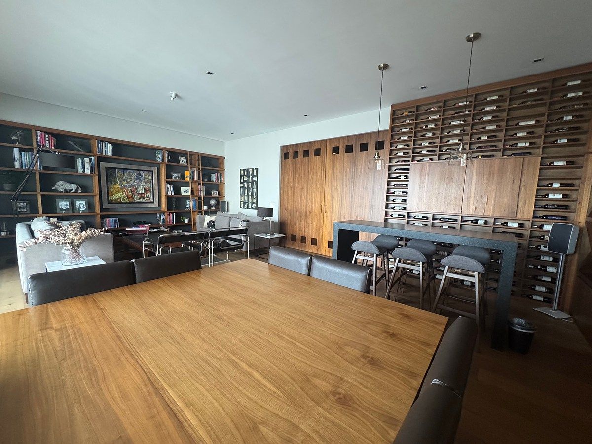 8 de 48: Sala Comedor y Cantina cerrada la puerta