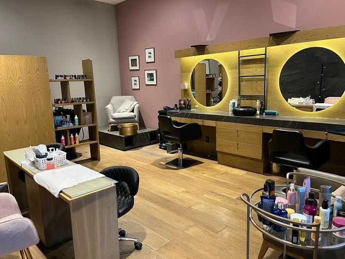 37 de 48: Salon de Belleza