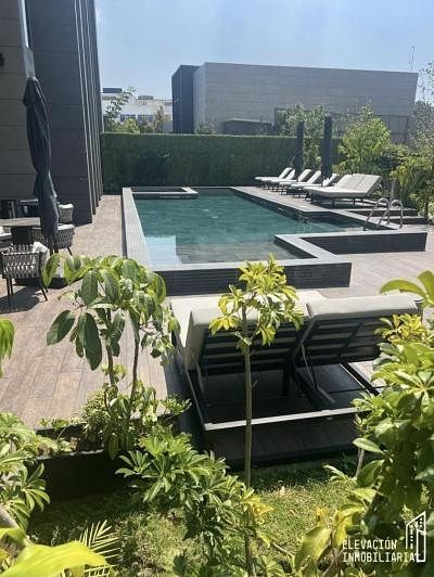 42 de 48: Alberca al Aire Libre