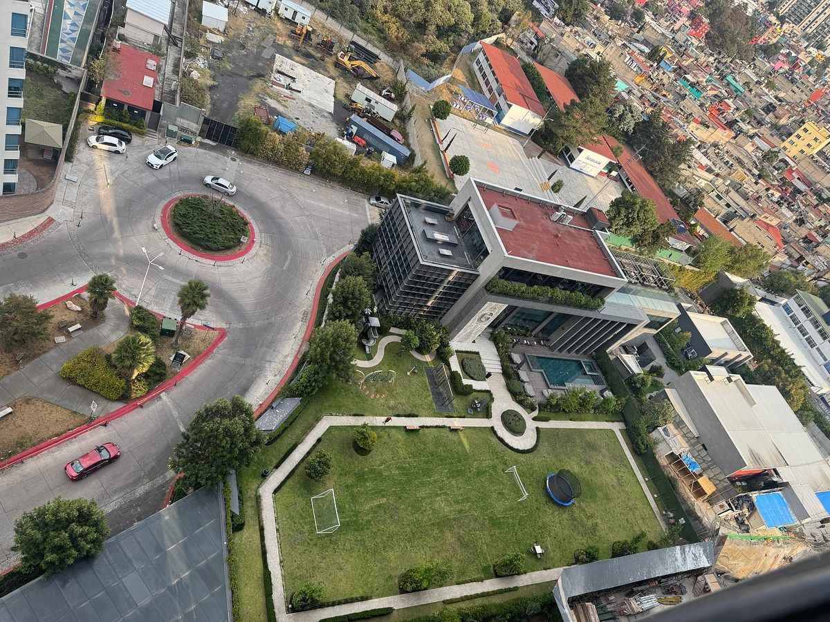 46 de 48: Vista de la terraza al conjunto casa club y cancha de futbal