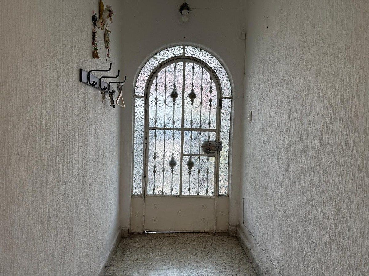 5 of 23: Puerta Peatonal