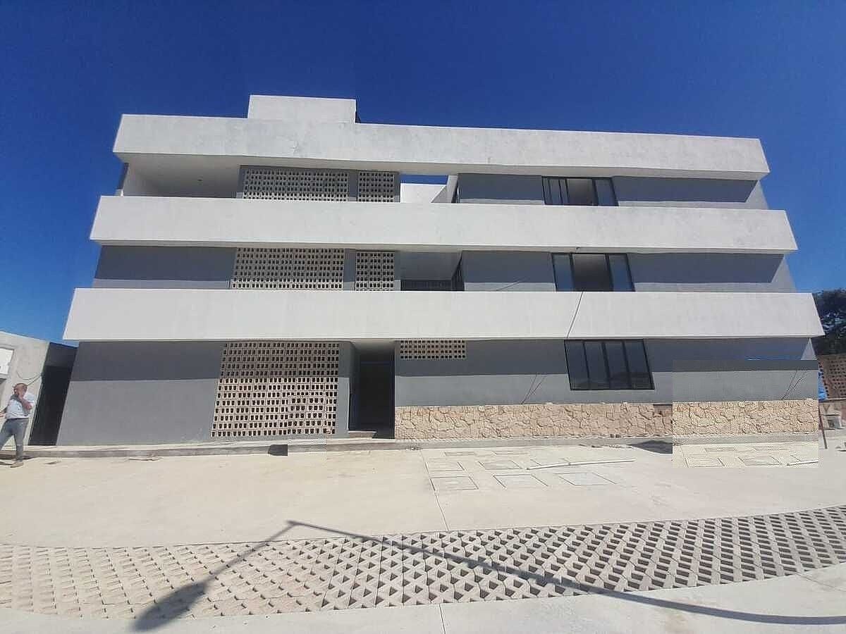 2 de 9: Fachada Principal