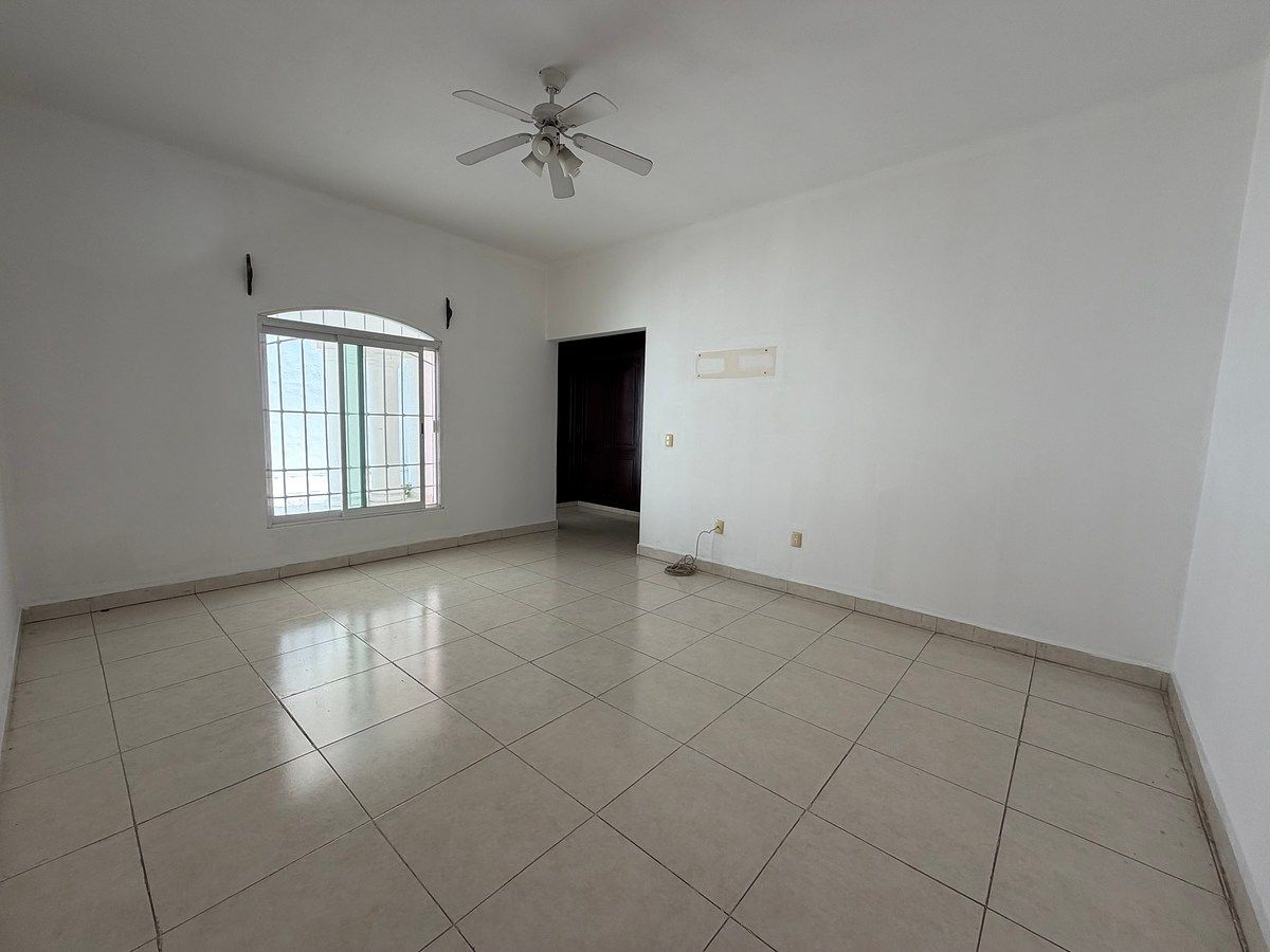 24 de 42: Recámara principal en planta baja