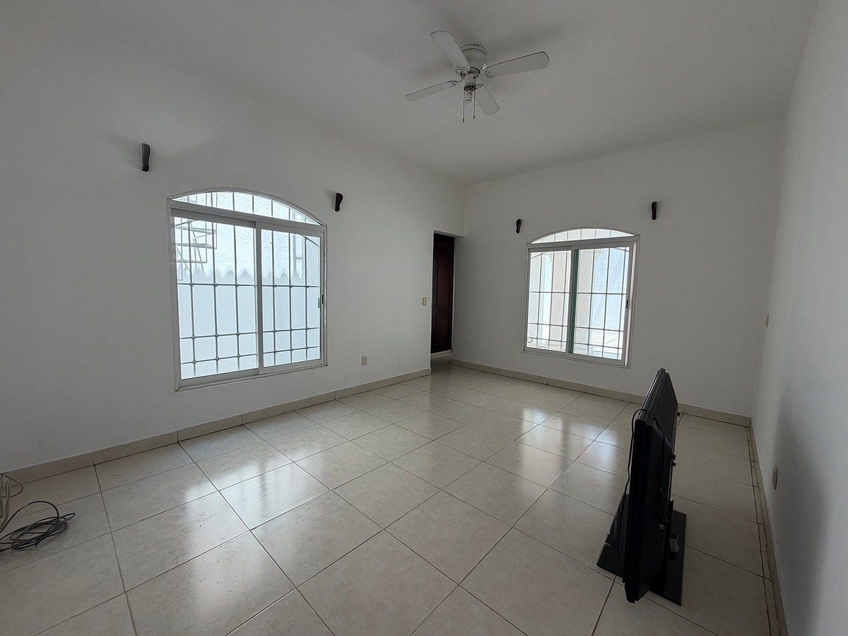 28 de 42: Recámara secundaria en planta baja