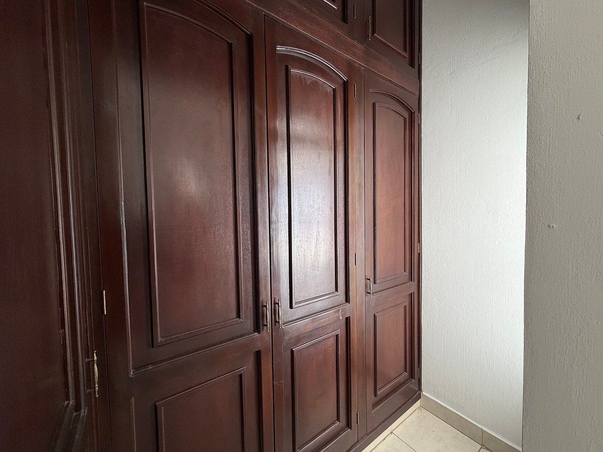 30 de 42: Vestidor recámara secundaria en planta baja