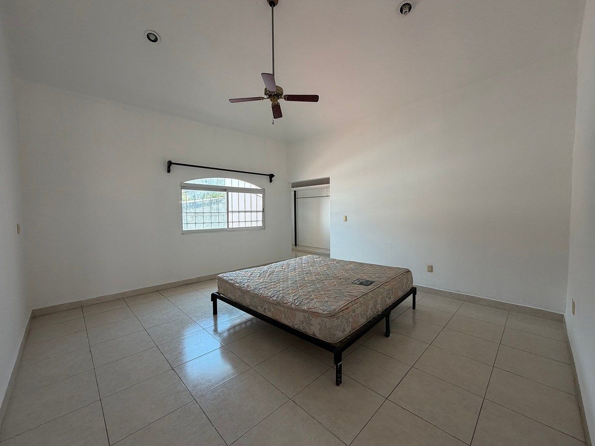 32 de 42: Recámara secundaria 1 planta alta