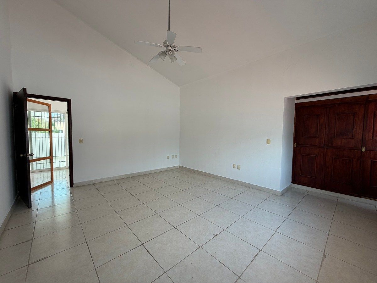 35 de 42: Recámara secundaria 2 planta alta