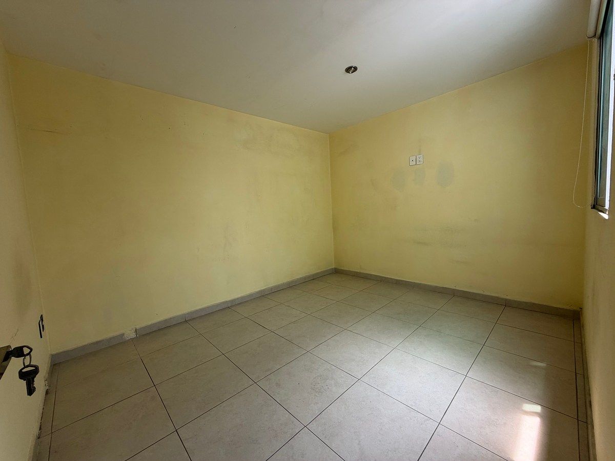 8 of 16: Segunda habitación