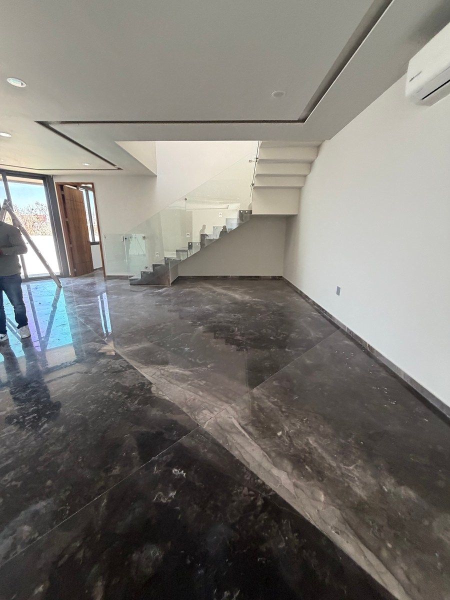 2 of 20: Family room