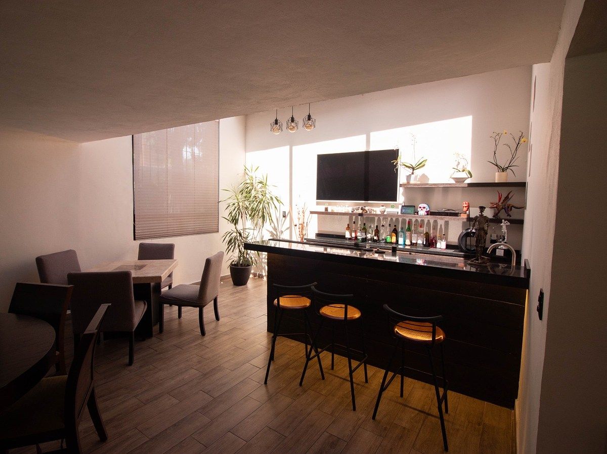 1 de 11: Área social con Bar totalmente remodelado