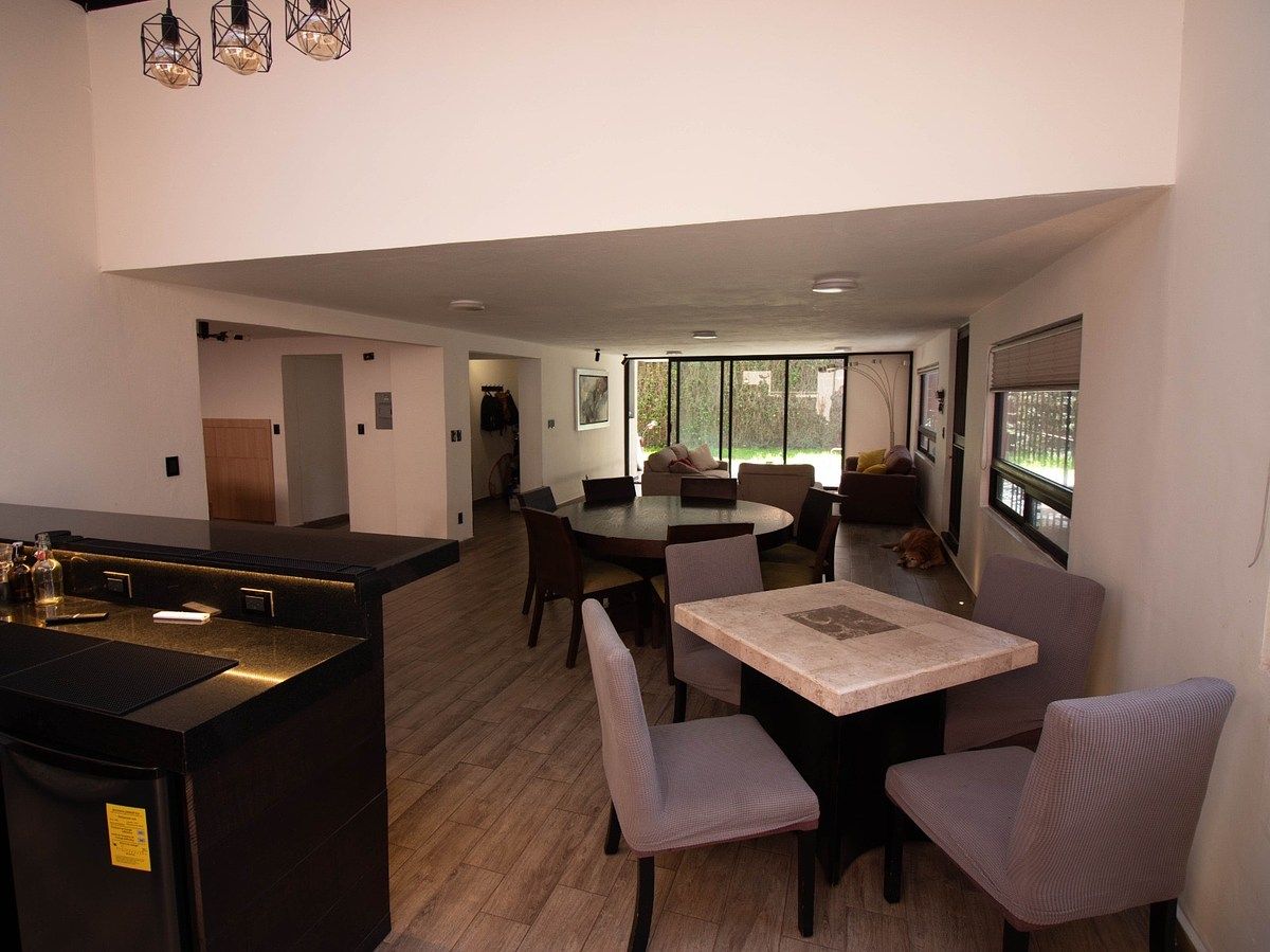 3 de 11: Vista de toda el área social con salida a jardín