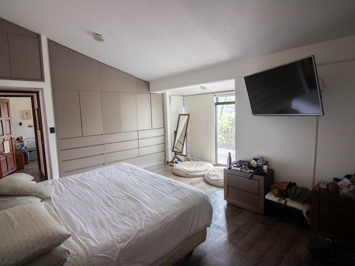 7 de 11: Recámara principal con techo a dos aguas.