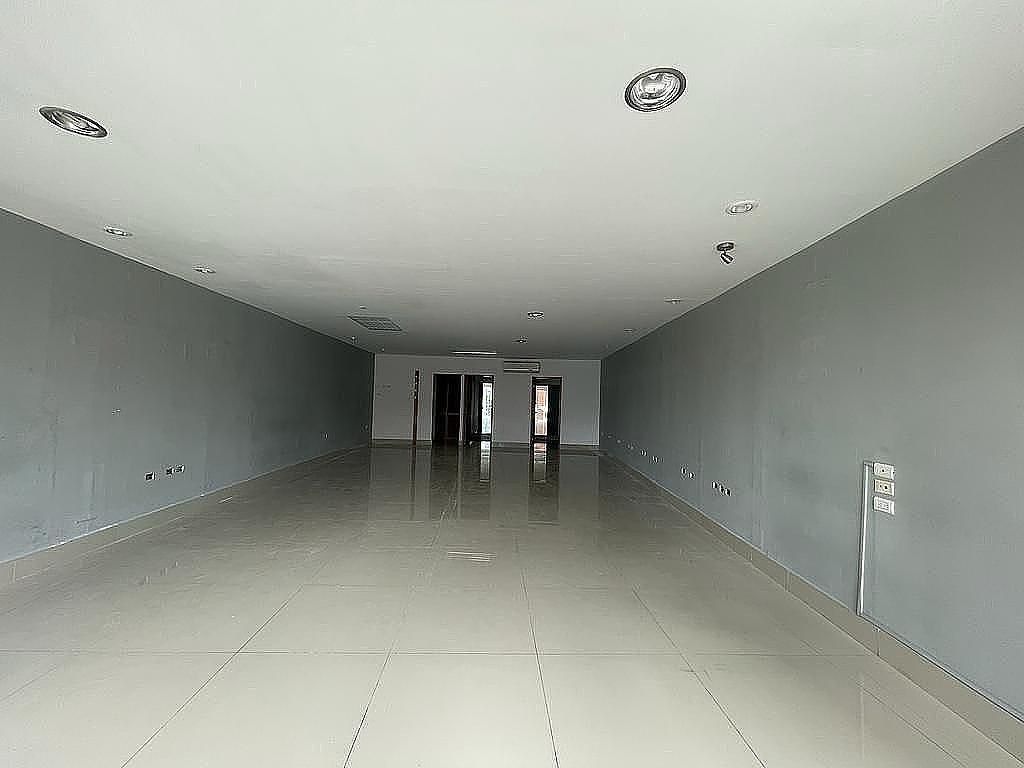 3 de 7: https://www.easybroker.com/agent/properties/local-plaza-tana