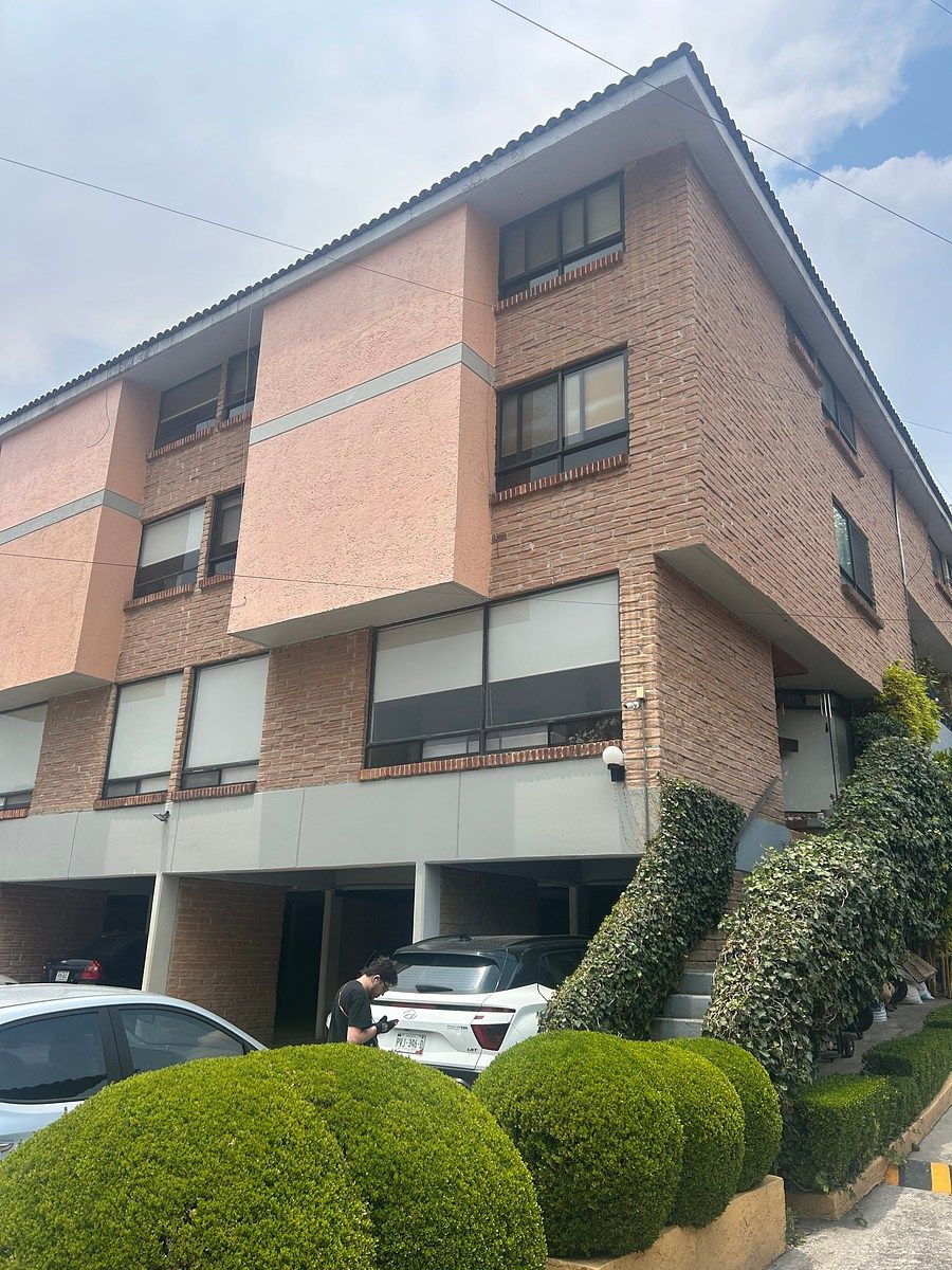 Casa en condominio | 4 recámaras | 3 estacionamientos | A 5 min del Hospital Áng - foto 2