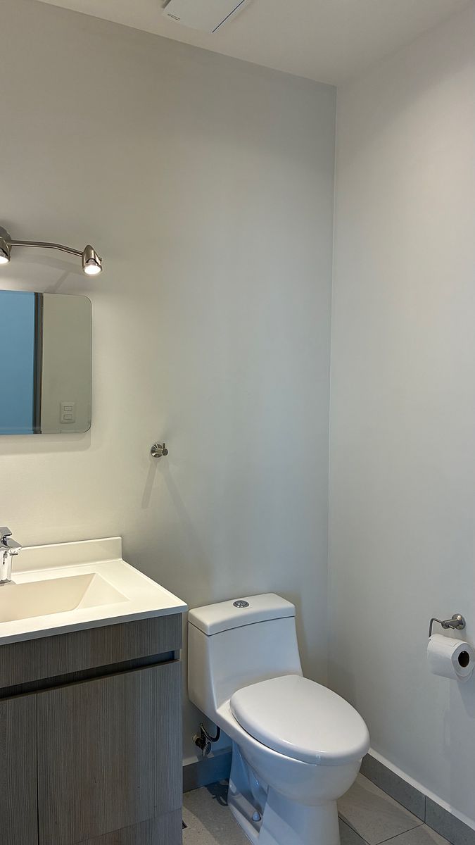 13 de 16: Medio baño de visitas