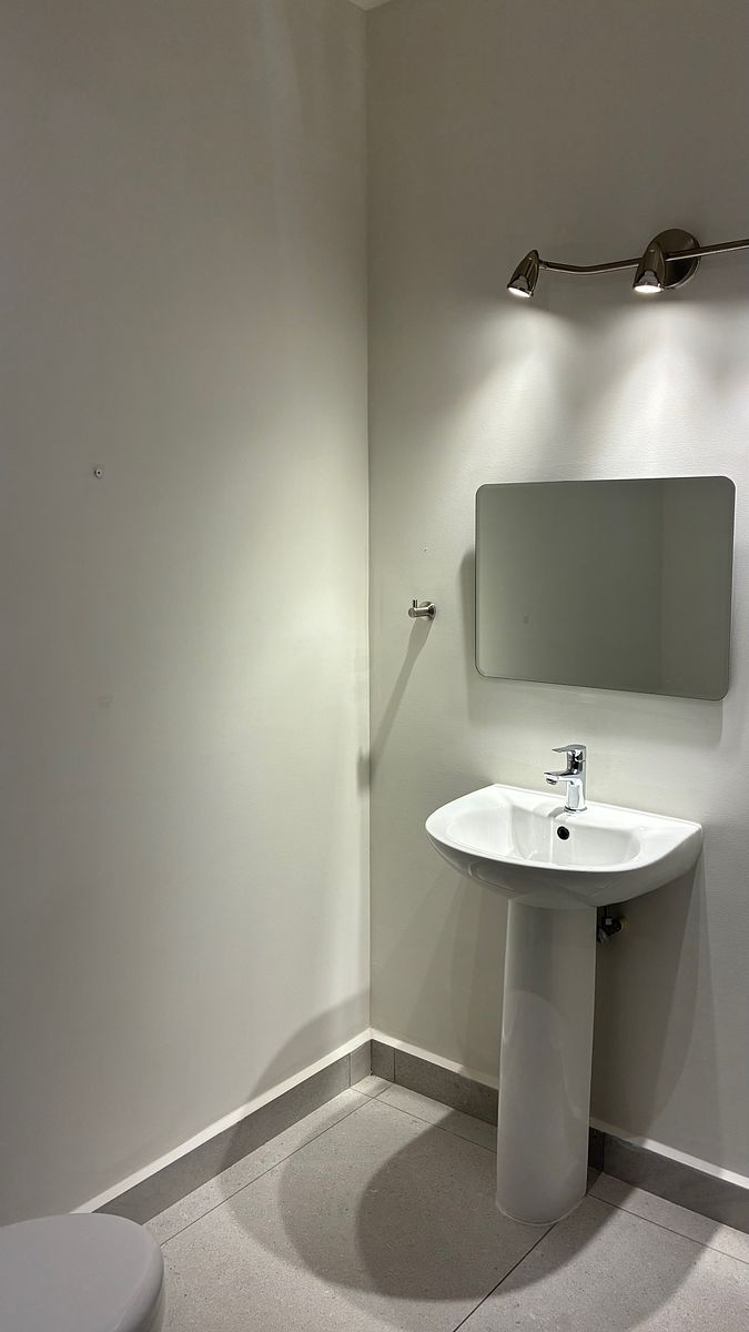 15 de 16: Baño cuarto de servicio