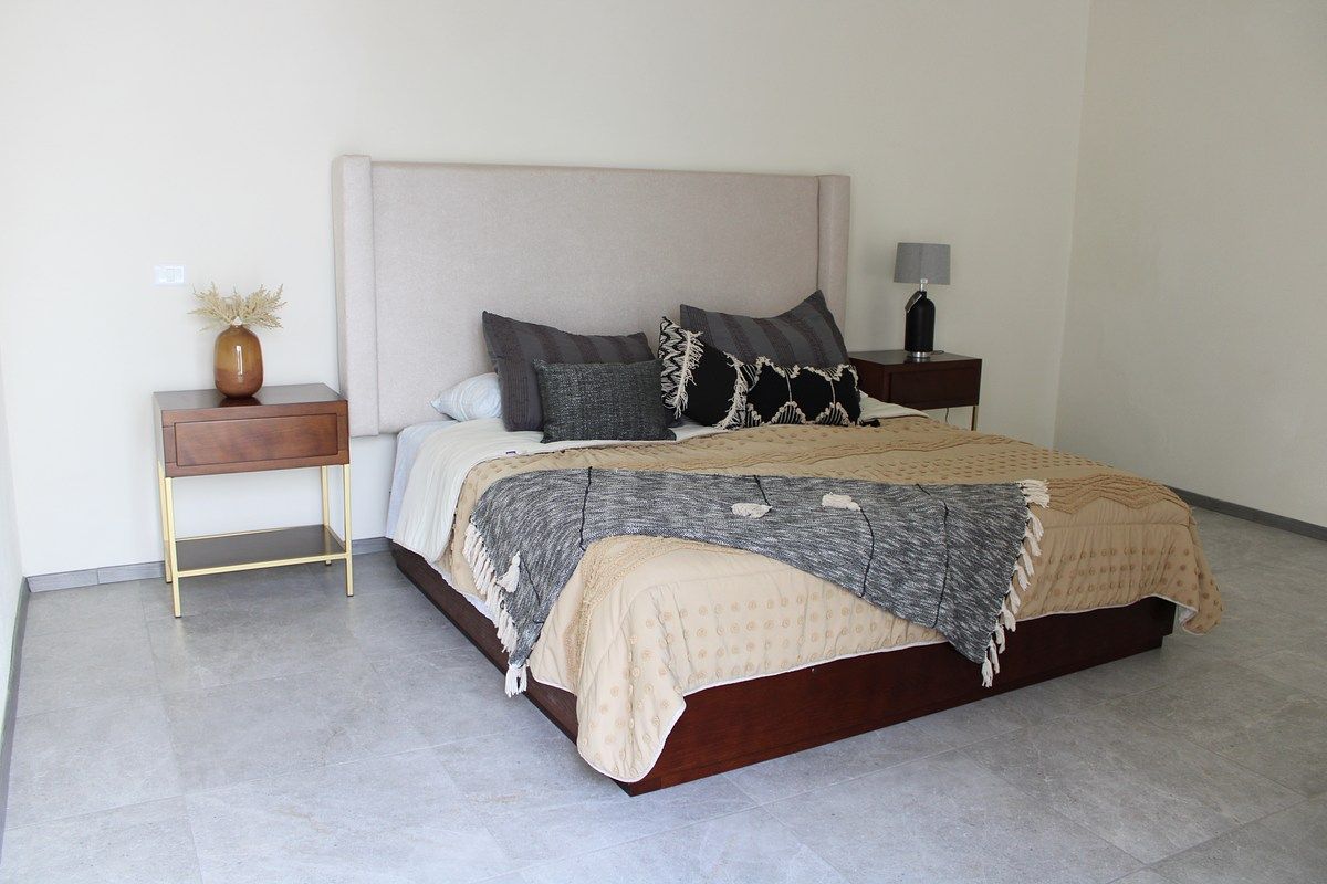 8 de 16: Recámara con vestidor y baño completo