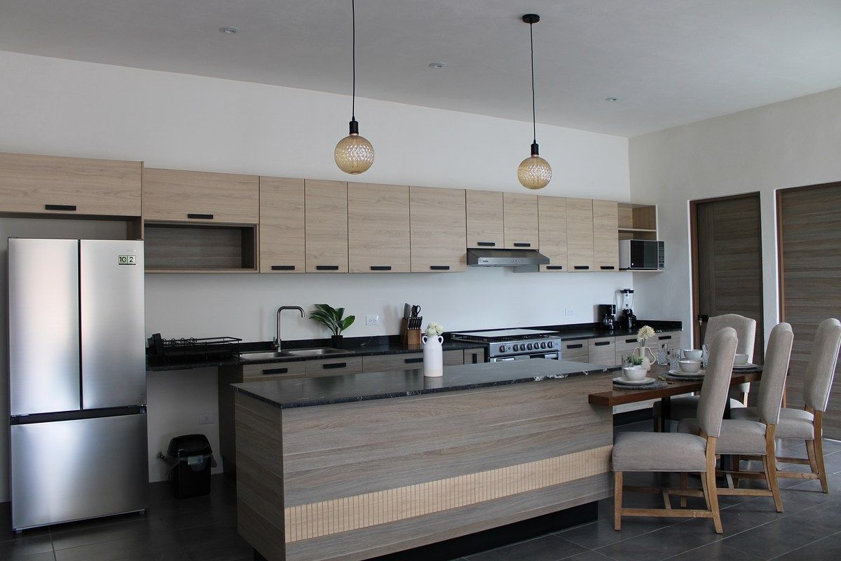 4 de 14: Cocina integral con gran alacena