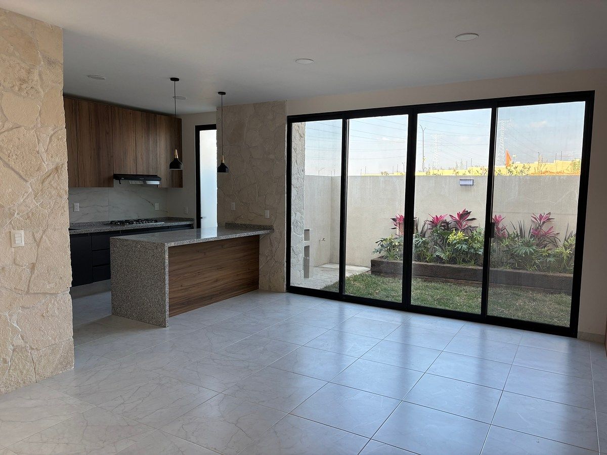 2 de 12: Jardín trasero y cocina